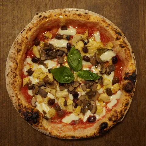Capricciosa Veggie pica ar šampinjoniem